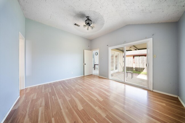 Building Photo - 15242 Peachmeadow Ln