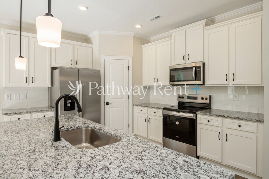 Building Photo - 123 Wembury Ln