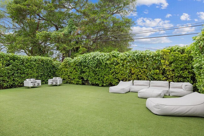 Building Photo - 2615 NE 213th St