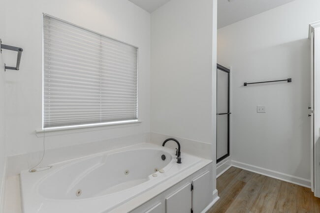 Building Photo - 7782 Prince Dr