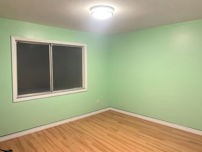 Building Photo - 660 Golden Springs Dr