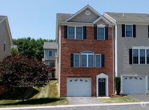 Building Photo - Spacious End-Unit Townhome In Taylor Springs