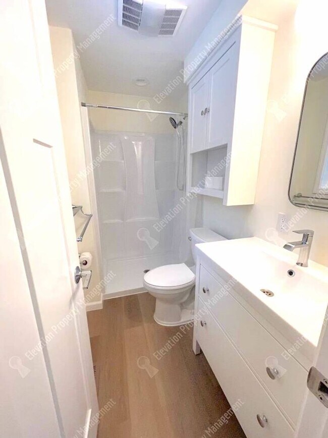 Building Photo - Updated 3 BR + home office w/ large yard in quiet cul-de-sac