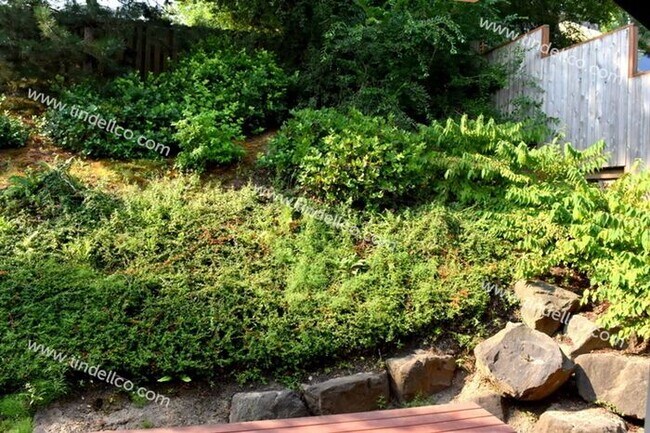 Building Photo - Beautiful and Spacious 3 Bedrooms, 2.5 Bathrooms in Raleigh Hills!
