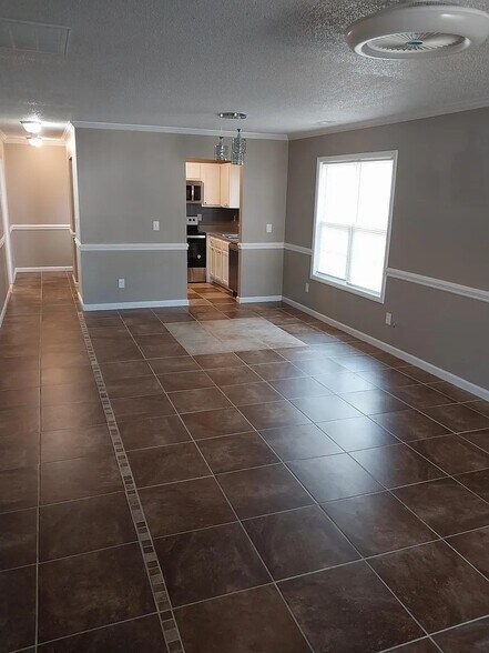 Building Photo - 1716 Pebble Ridge Dr
