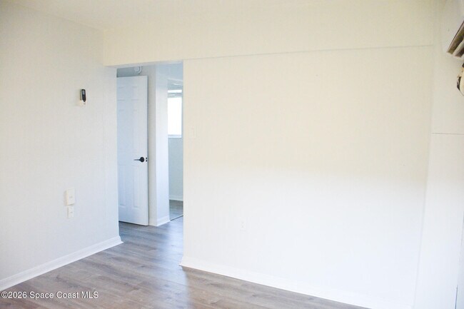 Building Photo - 211 Circle Dr