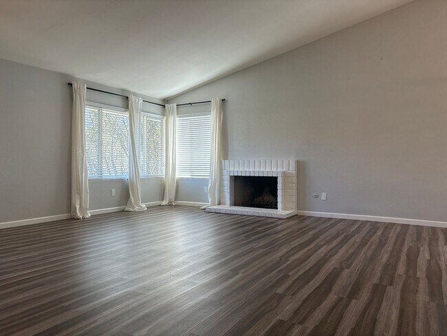 Building Photo - Nice 4 bedroom, 2 bath home