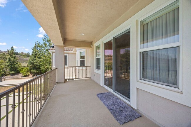 Building Photo - Exquisite Luxury Living in the Moorpark Co...