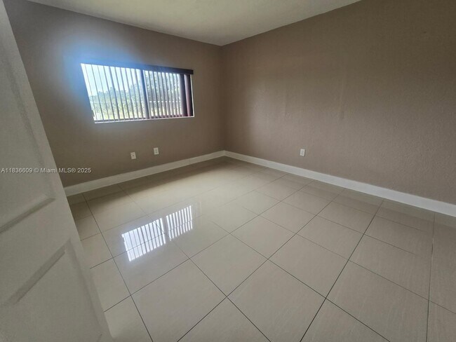 Building Photo - 25600 SW 157th Ave