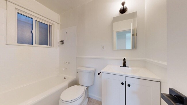 Building Photo - 1053 Bush St