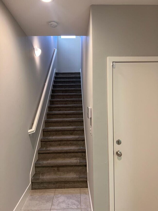 Building Photo - 1010 Mud Pie Ln