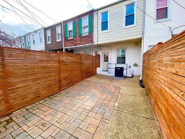 Building Photo - 305 S Lehigh St
