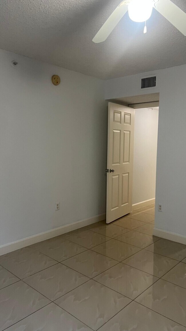 Building Photo - 5021 Wiles Rd