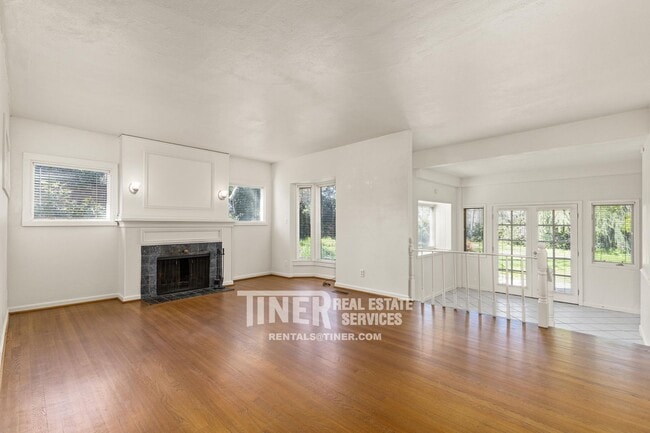 Building Photo - Fair Oaks Village Charmer