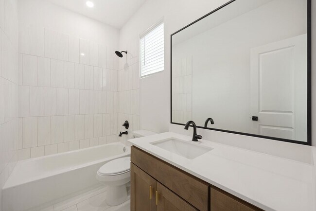 Building Photo - 2121 Hoskins Dr
