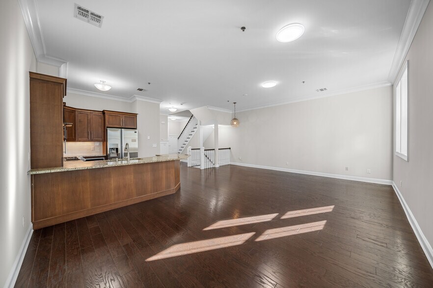 Building Photo - 1600 Kaufer Ln