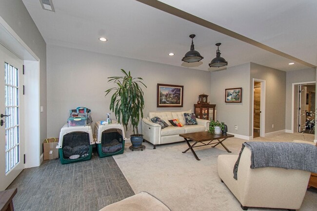Building Photo - Spacious Home with Hot Tub, Fenced Yard an...