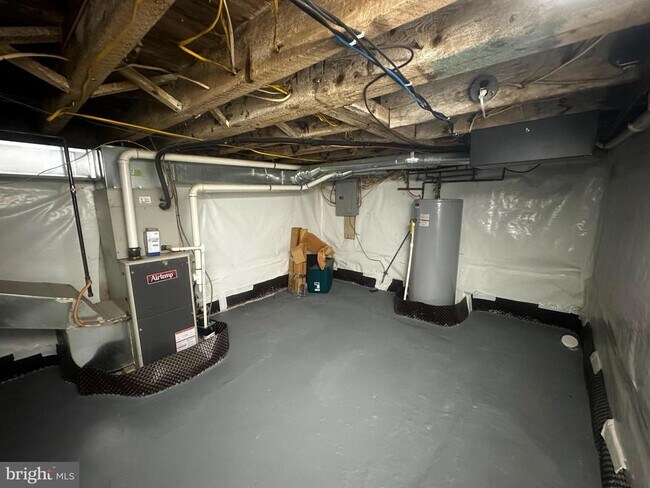Building Photo - 315 N Holly St