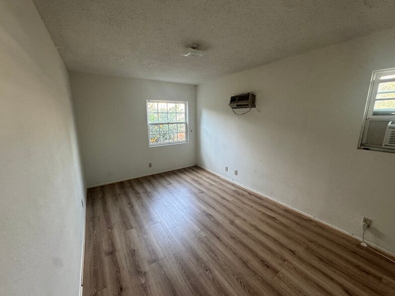 Building Photo - 6704 Nagle Ave