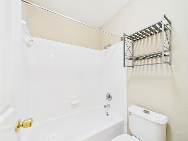 Building Photo - 501 W 26th St