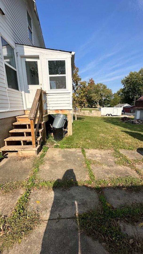 Building Photo - 815 Roberts St