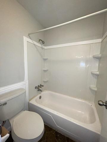 Building Photo - BEAUTIFUL TWO BEDROOM 1.5 BATHROOM APARTME...