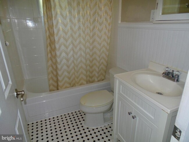 Building Photo - 220 Addison Ave