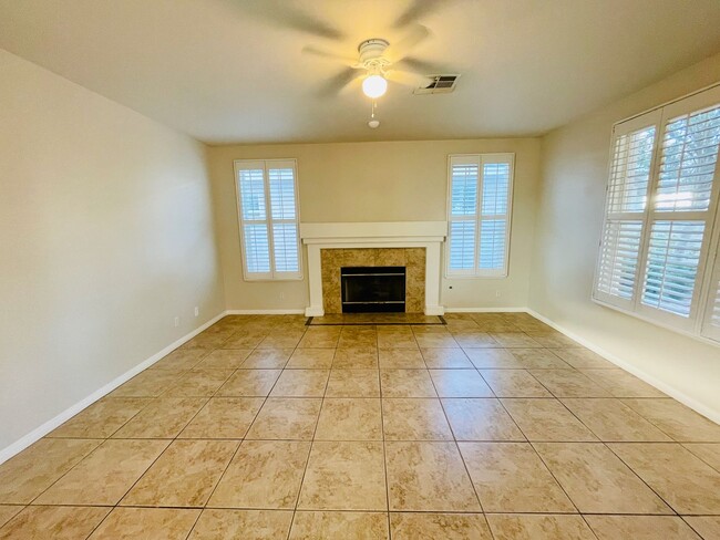 Building Photo - COMING SOON: Hardwood floors, freshly pain...