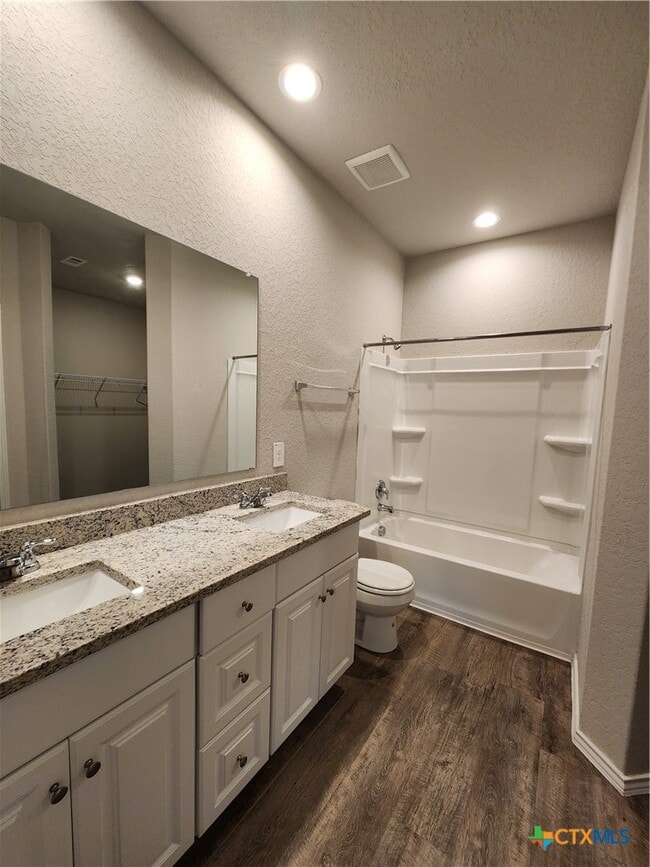 Building Photo - 621 Jennifer Cv