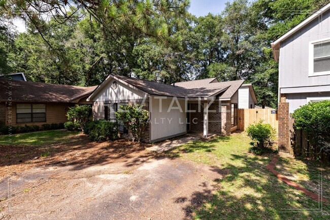 Building Photo - Beautifully Updated 3BR / 2BA in West Mobile with Private Courtyard