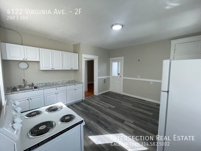 Building Photo - Gorgeous 2 Bedroom with Large Screened in ...