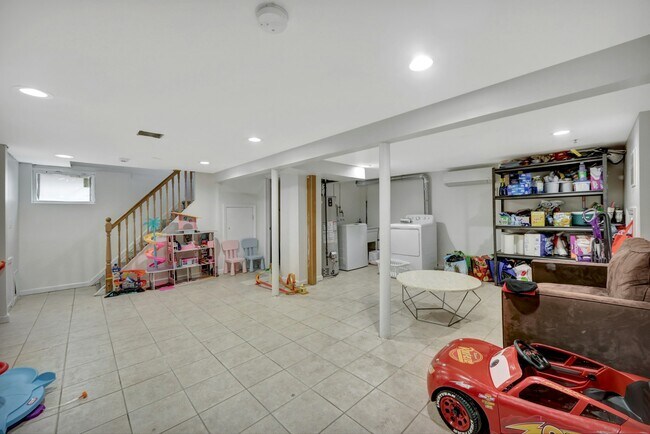 Building Photo - 167 Rockwood Pl