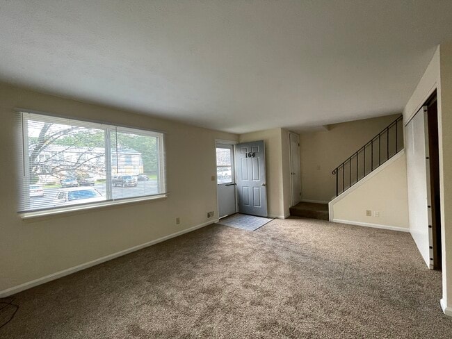 Building Photo - Woodside Court Apartments