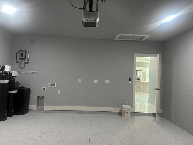 Building Photo - 868 Cervantes St E