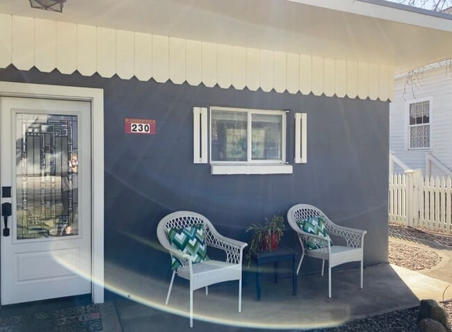 Building Photo - **Jacksonville Gem in the Historic Distric...