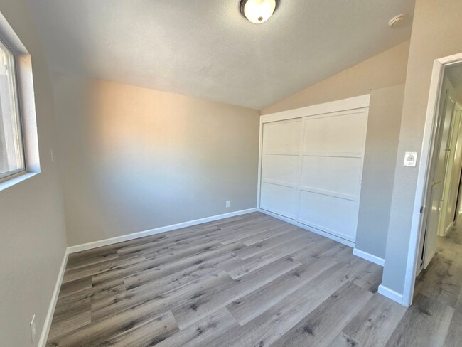Building Photo - Spacious 4- Bedroom Remodeled Home in Palm...
