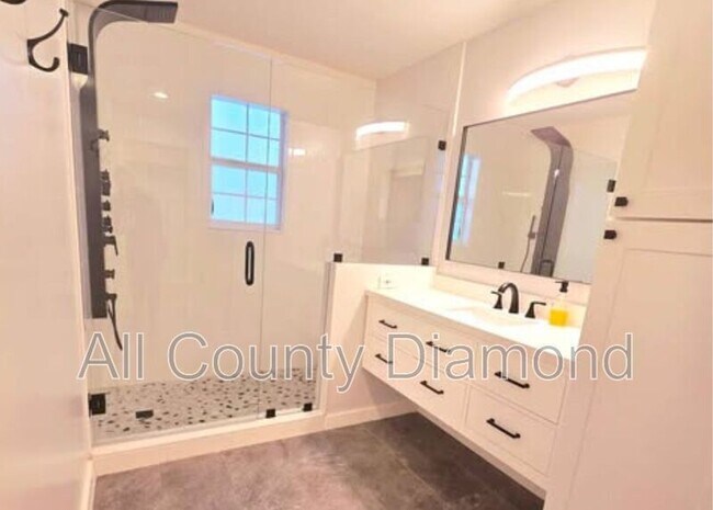 Building Photo - 126 Covington St