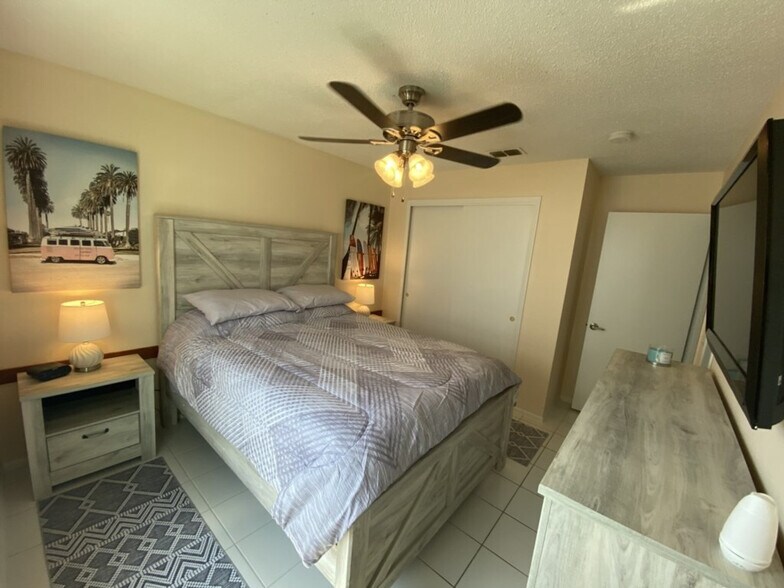 Building Photo - 7725 Indian Ridge Trail N