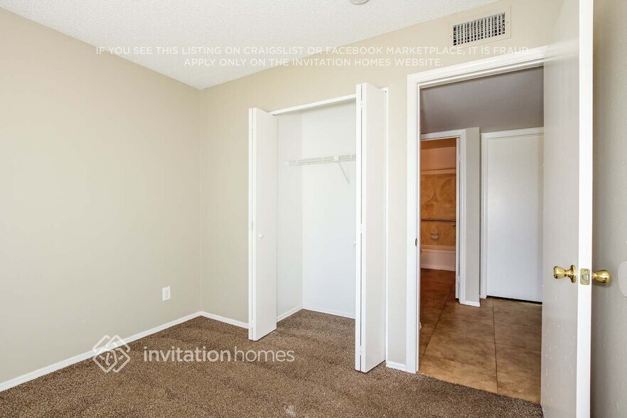 Building Photo - 5416 W Diana Ave