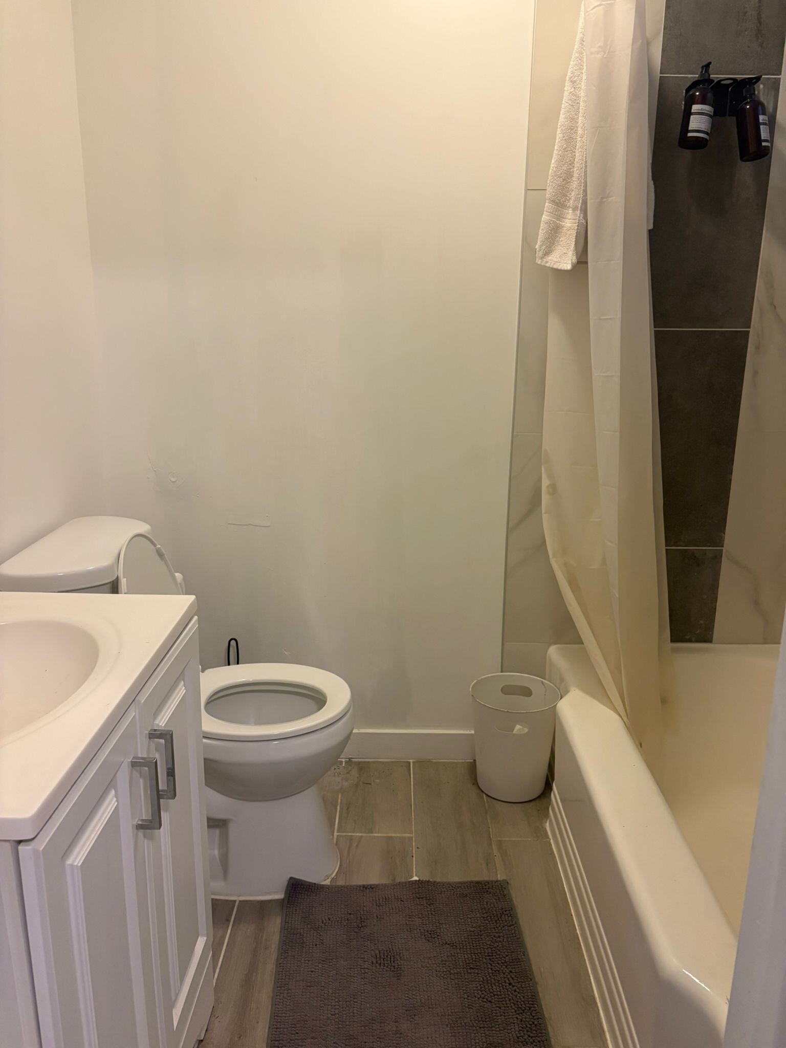 Building Photo - 221 35th St NE