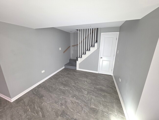 Building Photo - 5134 W Henderson St