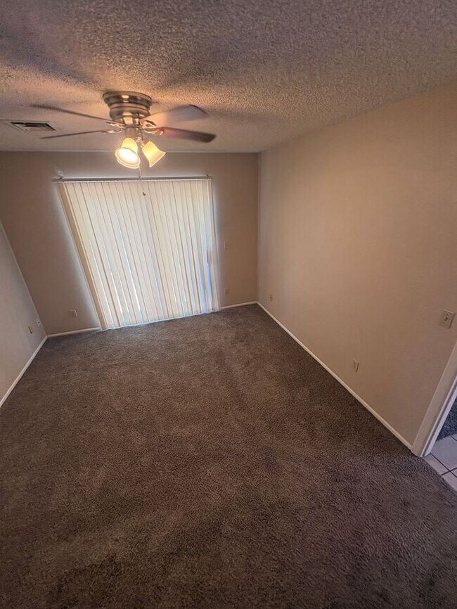 Building Photo - READY TO TOUR NOW! 2 Bedroom 2 Bath Peoria Townhouse