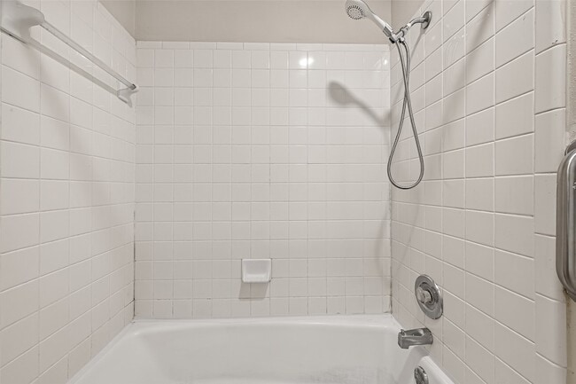Building Photo - 2523 Creekway Cir