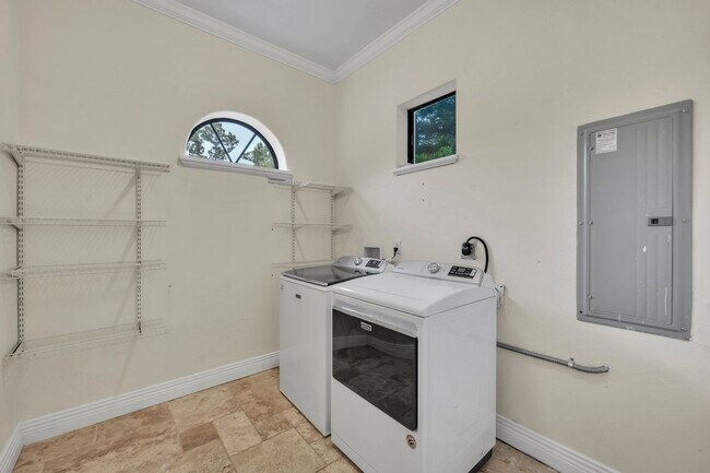 Building Photo - Gorgeous Winter Park Home