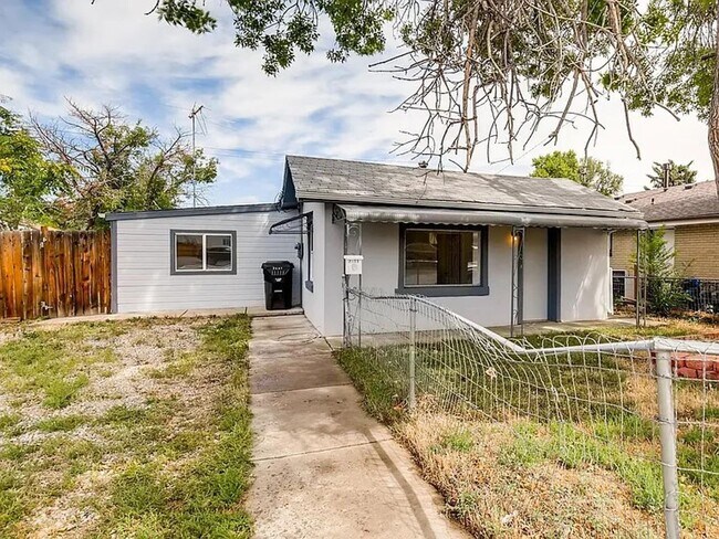 Primary Photo - 2 Bed 1 Bath House Available Now
