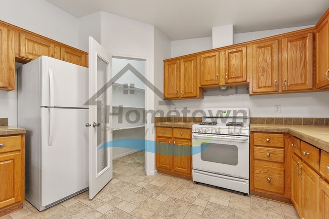 Building Photo - 3 Bedroom 2 Bathroom Home with Off-Street ...