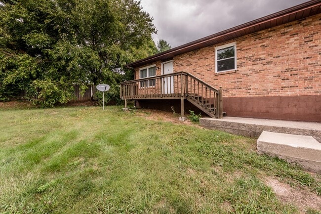 Building Photo - 2604 Eastview Dr