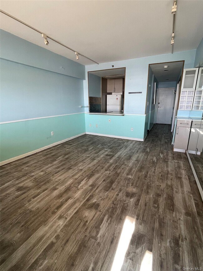 Building Photo - 250 Shore Rd