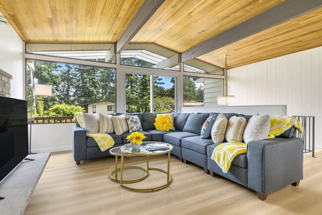 Primary Photo - 12527 SE 52nd St