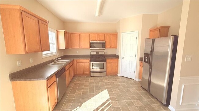 Building Photo - 1902 Dilcrest Dr